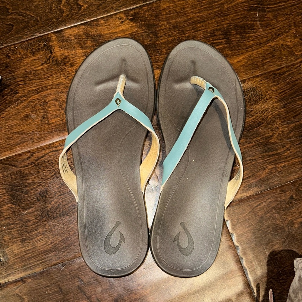Women’s Olukai flip flops
